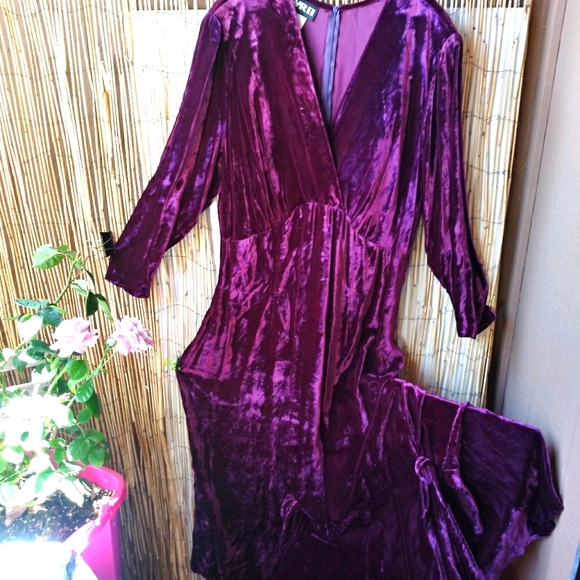 WR11 Dresses & Skirts - Vintage 80's look Purple Velvet Midi dress. Plus S